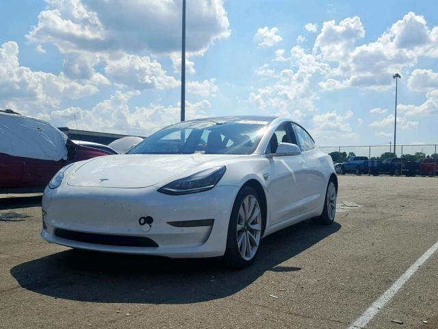 5YJ3E1EA7JF025115 - 2018 TESLA MODEL 3 WHITE photo 2