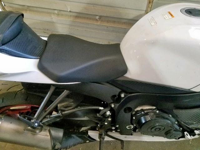 JS1GR7MAXH2100522 - 2017 SUZUKI GSX-R750 WHITE photo 5