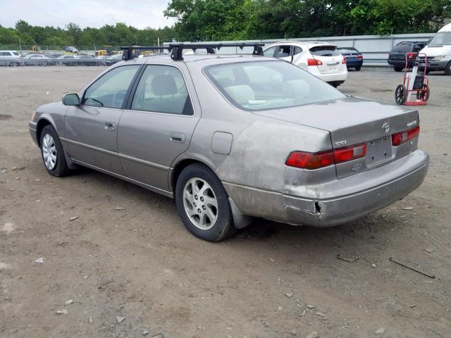 4T1BF28K9WU045265 - 1998 TOYOTA CAMRY CE GOLD photo 3
