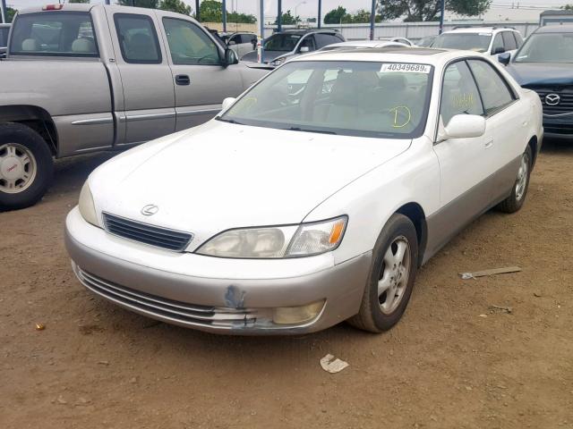 JT8BF28G4W5047093 - 1998 LEXUS ES 300 WHITE photo 2