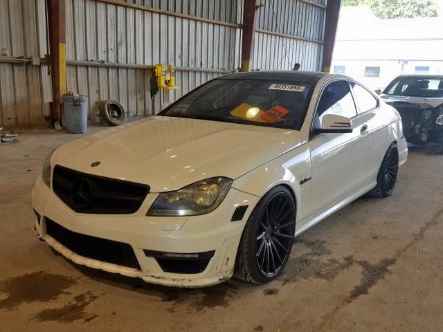 WDDGJ7HBXCF829501 - 2012 MERCEDES-BENZ C 63 AMG WHITE photo 2