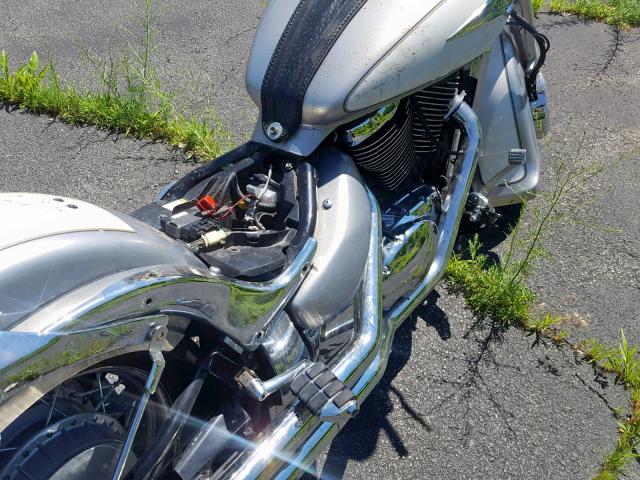 JS1VS54A742100147 - 2004 SUZUKI VL800 SILVER photo 9