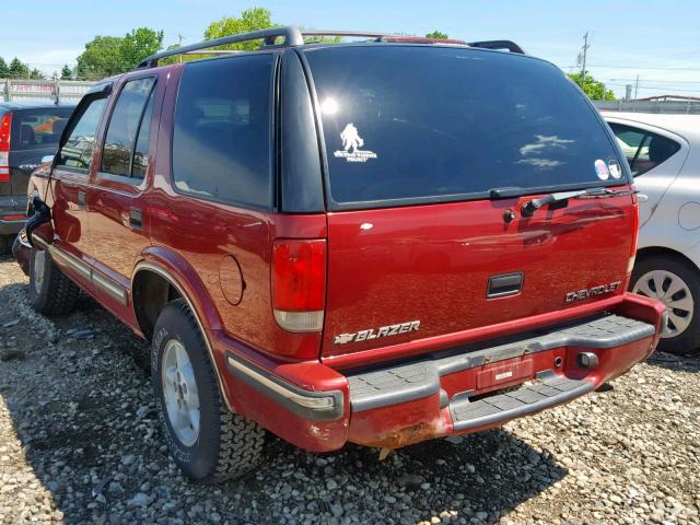 1GNDT13W8W2169816 - 1998 CHEVROLET BLAZER RED photo 3