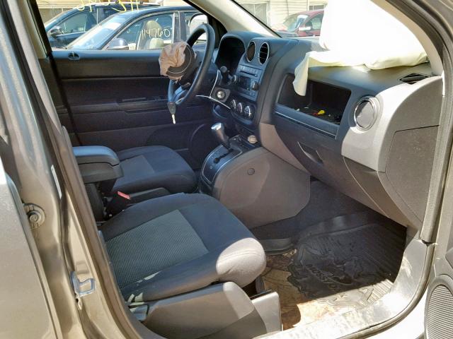 1C4NJDBBXCD638018 - 2012 JEEP COMPASS SP ნაცრისფერი ფოტო 5