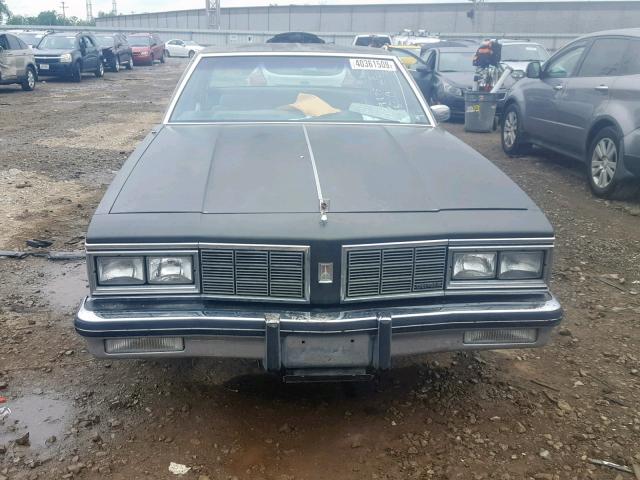 1G3AN69Y6DM810328 - 1983 OLDSMOBILE DELTA 88 R GRAY photo 9