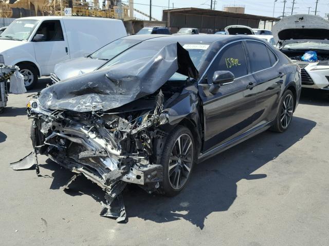 4T1B61HK5JU063216 - 2018 TOYOTA CAMRY XSE BLACK photo 2