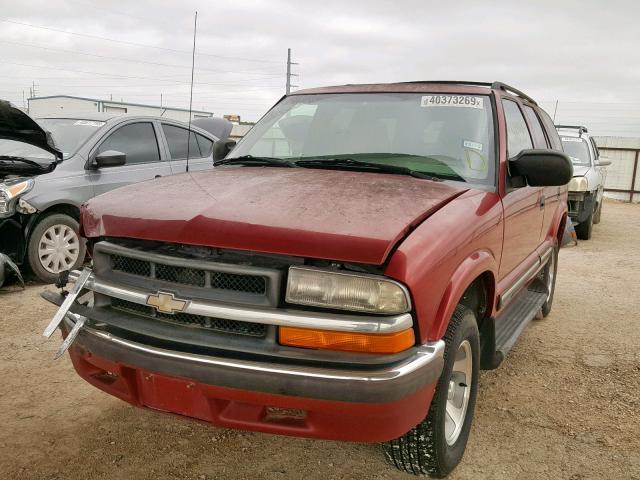 1GNCS13W812227396 - 2001 CHEVROLET BLAZER MAROON photo 2