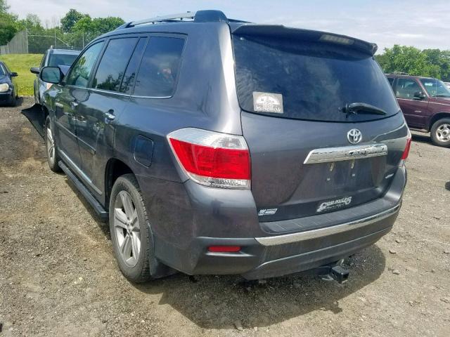 5TDDK3EH2DS260415 - 2013 TOYOTA HIGHLANDER CHARCOAL photo 3