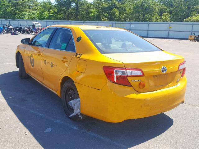 4T1BD1FK2DU069035 - 2013 TOYOTA CAMRY HYBR YELLOW photo 3