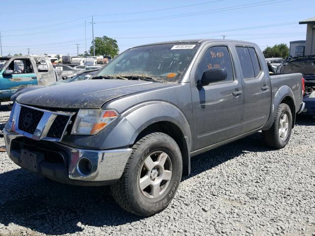 1N6AD07W57C463552 - 2007 NISSAN FRONTIER C GRAY photo 2