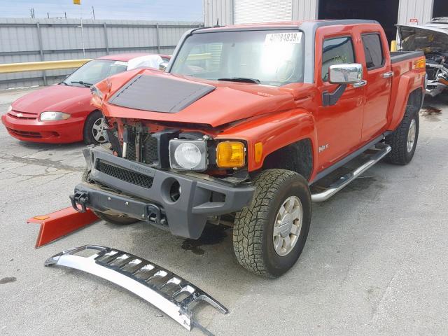 5GNEN13L098100150 - 2009 HUMMER H3T ALPHA ORANGE photo 2