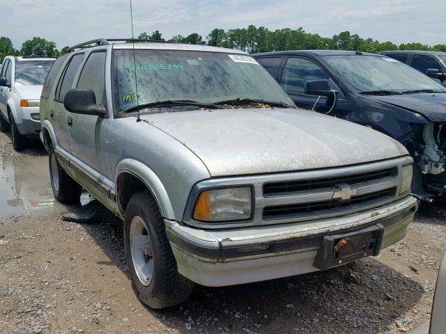 1GNCS13W6T2180999 - 1996 CHEVROLET BLAZER SILVER photo 1