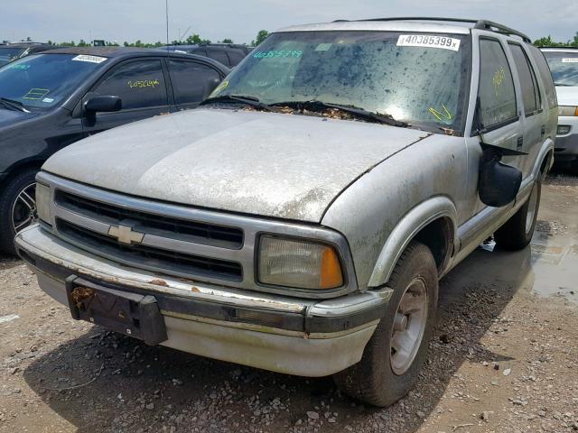 1GNCS13W6T2180999 - 1996 CHEVROLET BLAZER SILVER photo 2