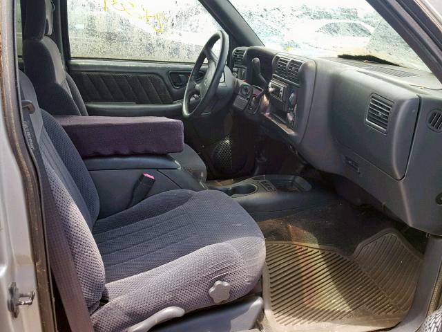 1GNCS13W6T2180999 - 1996 CHEVROLET BLAZER SILVER photo 5