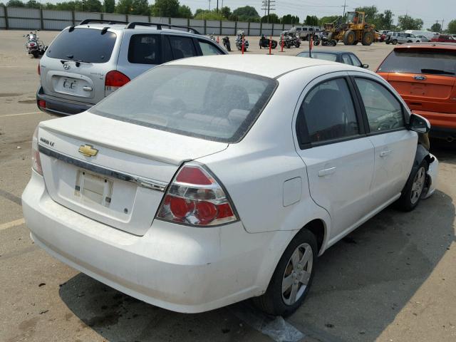 KL1TD56E99B614779 - 2009 CHEVROLET AVEO LS WHITE photo 4