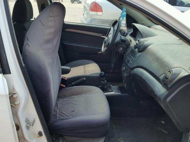 KL1TD56E99B614779 - 2009 CHEVROLET AVEO LS WHITE photo 5