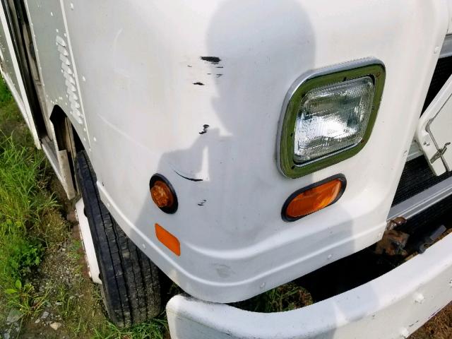 4UZA4FF47WC932933 - 1998 FREIGHTLINER CHASSIS M WHITE photo 10