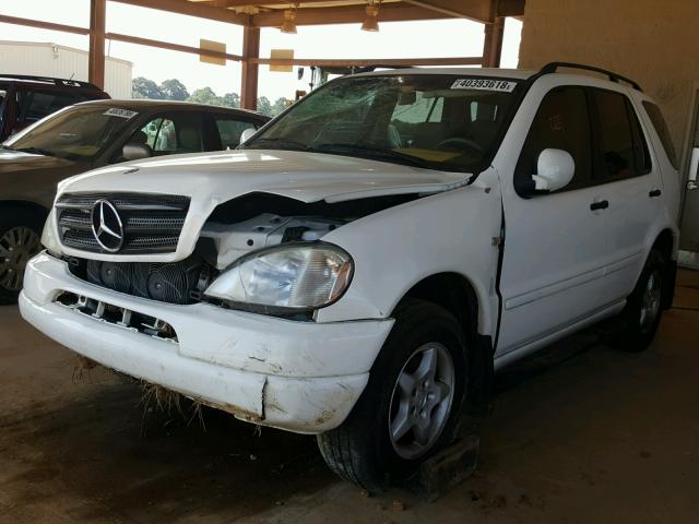 4JGAB54E5YA208409 - 2000 MERCEDES-BENZ ML 320 WHITE photo 2