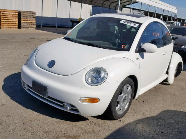 3VWCK21C61M464191 - 2001 VOLKSWAGEN NEW BEETLE WHITE photo 2