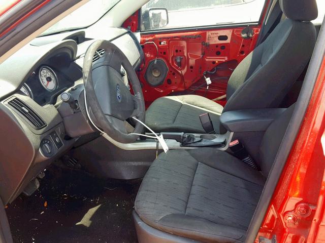 1FAHP35N38W254451 - 2008 FORD FOCUS SE RED photo 5