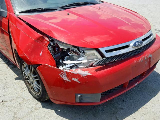 1FAHP35N38W254451 - 2008 FORD FOCUS SE RED photo 9