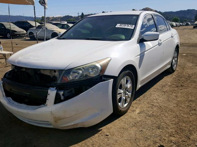 1HGCP2F43AA137526 - 2010 HONDA ACCORD LXP WHITE photo 2