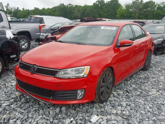 3VW467AJ0DM226975 - 2013 VOLKSWAGEN JETTA GLI RED photo 2