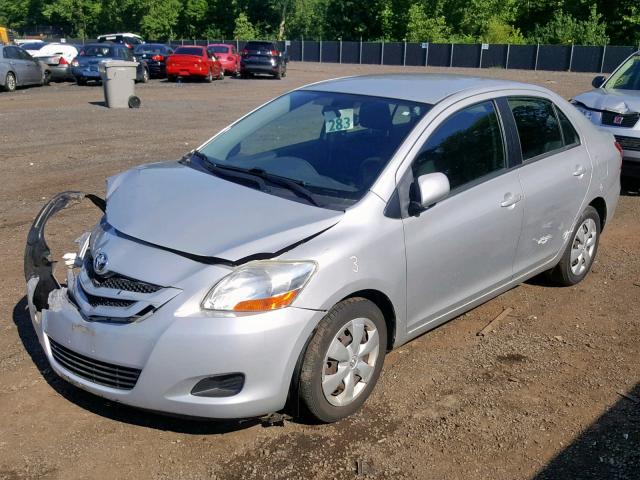 JTDBT923371087974 - 2007 TOYOTA YARIS SILVER photo 2