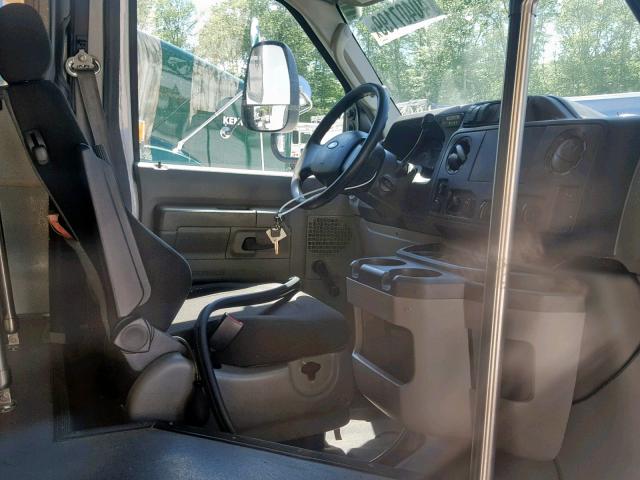 1FDFE4FS9DDB16061 - 2013 FORD ECONOLINE Bílá fotografie 5