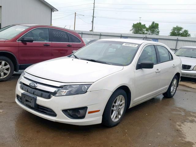 3FAHP0GAXAR261303 - 2010 FORD FUSION S WHITE photo 2