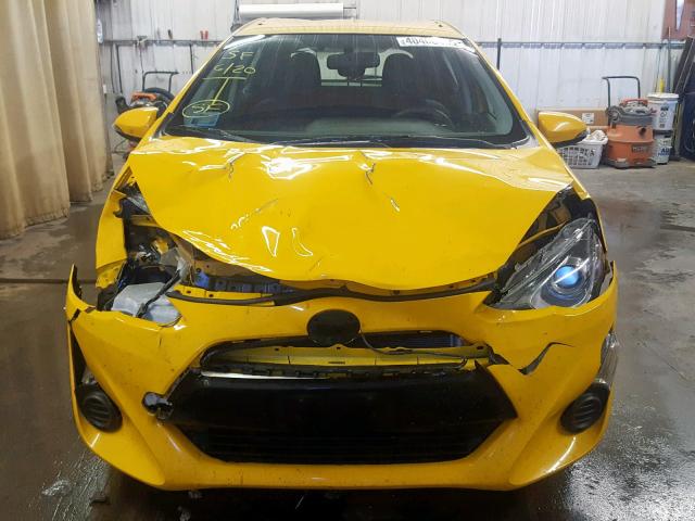 JTDKDTB37F1092426 - 2015 TOYOTA PRIUS C YELLOW photo 9