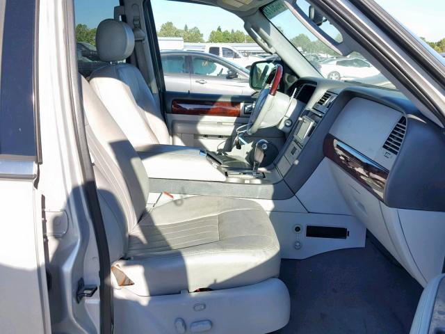 5LMFU28566LJ01876 - 2006 LINCOLN NAVIGATOR ბეჟი ფოტო 5