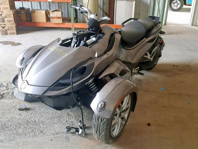 2BXNABC14DV000041 - 2013 CAN-AM SPYDER ROA GRAY photo 2