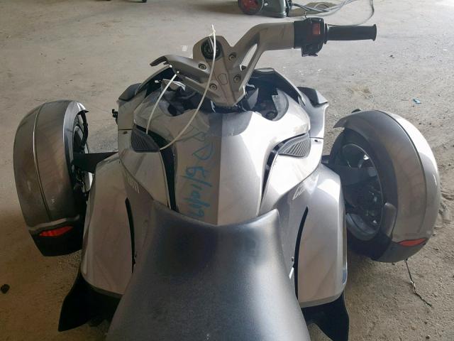 2BXNABC14DV000041 - 2013 CAN-AM SPYDER ROA GRAY photo 5