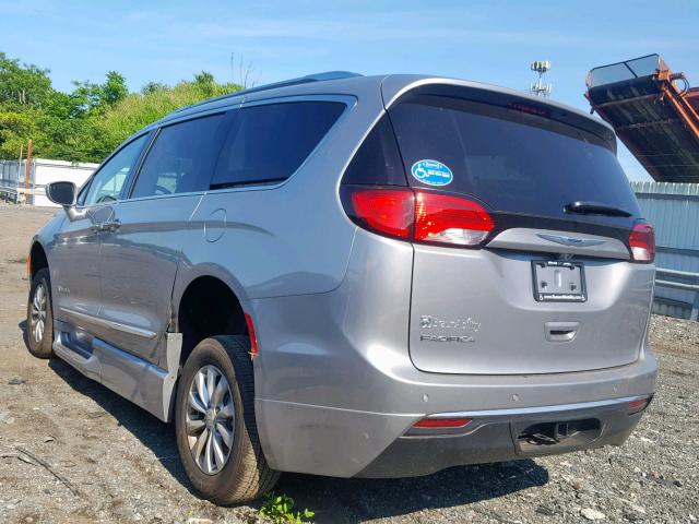 2C4RC1BG1JR115552 - 2018 CHRYSLER PACIFICA T SILVER photo 3