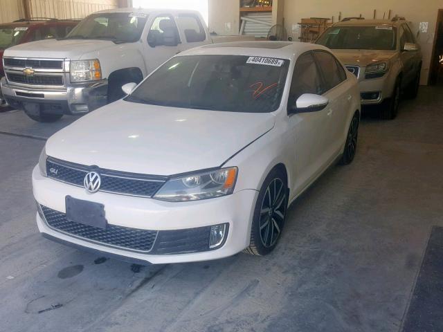 3VW467AJ4CM391667 - 2012 VOLKSWAGEN JETTA GLI WHITE photo 2