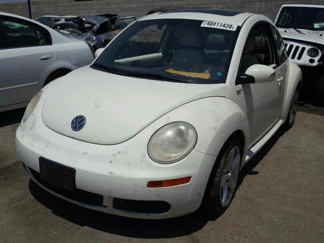 3VWFG31C58M511130 - 2008 VOLKSWAGEN NEW BEETLE WHITE photo 2