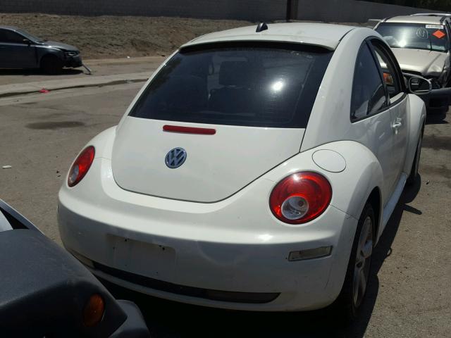 3VWFG31C58M511130 - 2008 VOLKSWAGEN NEW BEETLE WHITE photo 4