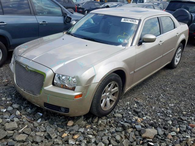 2C3KA53G86H320428 - 2006 CHRYSLER 300 TOURIN TAN photo 2