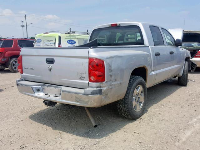 1D7HW48K05S156135 - 2005 DODGE DAKOTA QUA SILVER photo 4