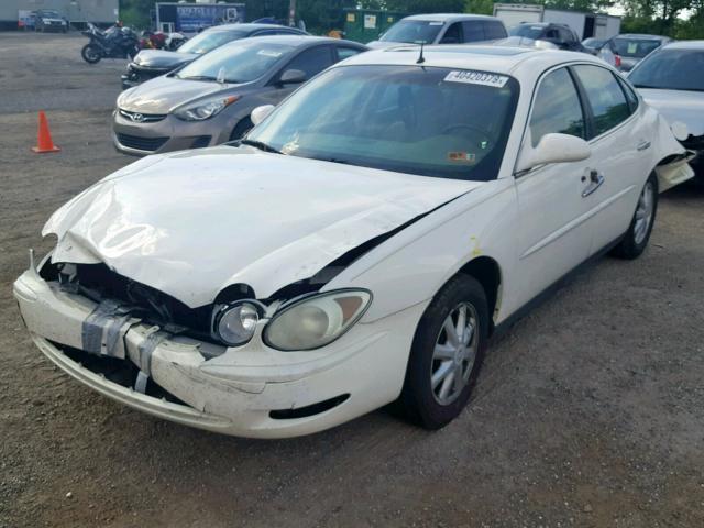 2G4WC562451226685 - 2005 BUICK LACROSSE C WHITE photo 2