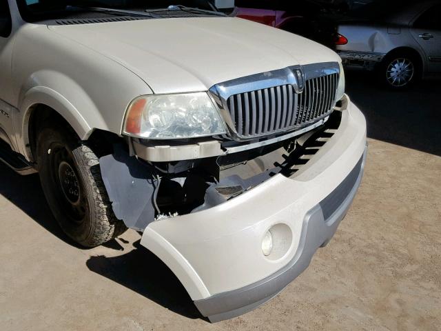 5LMFU28R34LJ37766 - 2004 LINCOLN NAVIGATOR 白色 照片 9