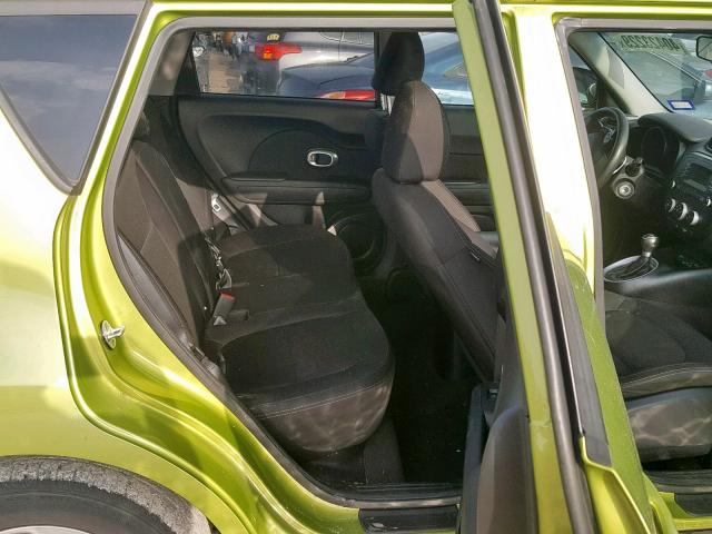 KNDJN2A29F7758694 - 2015 KIA SOUL GREEN photo 6