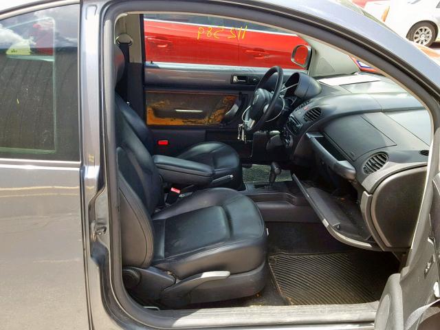 3VWPW31C48M503754 - 2008 VOLKSWAGEN NEW BEETLE ნაცრისფერი ფოტო 5