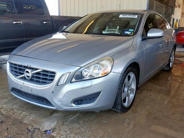 YV1612FS6D1226727 - 2013 VOLVO S60 T5 SILVER photo 2