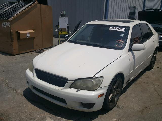 JTHBD182610014719 - 2001 LEXUS IS WHITE photo 2