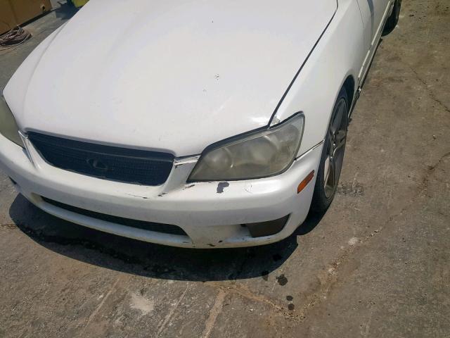 JTHBD182610014719 - 2001 LEXUS IS WHITE photo 9