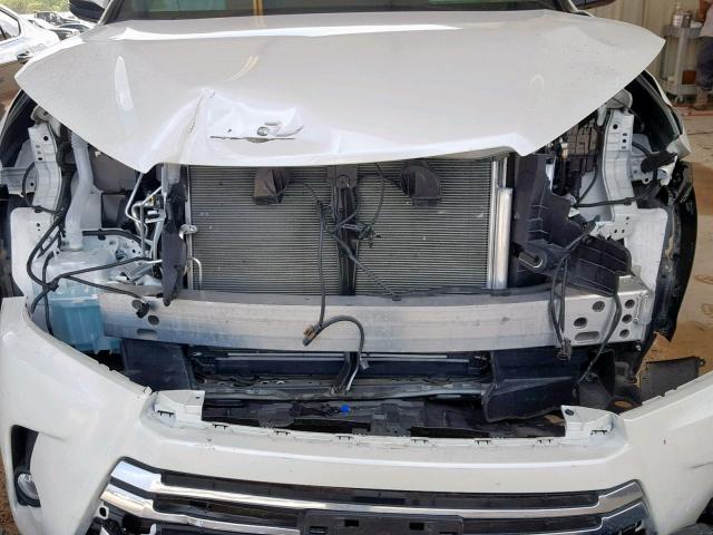 5TDYZRFH9JS286522 - 2018 TOYOTA HIGHLANDER WHITE photo 9