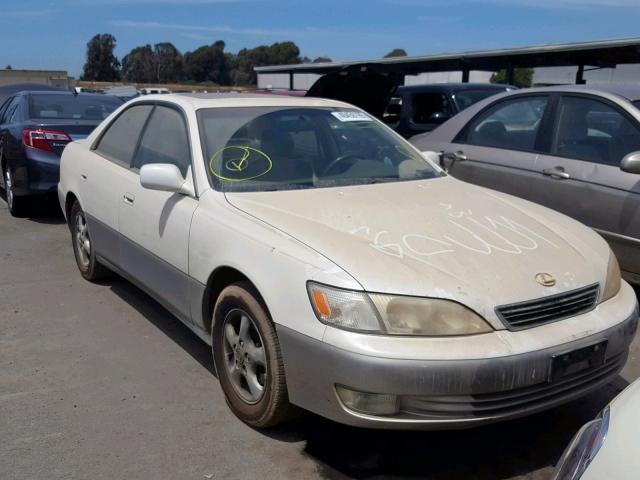 JT8BF28G5W0129122 - 1998 LEXUS ES 300 WHITE photo 1