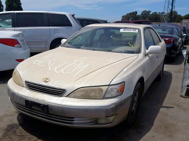 JT8BF28G5W0129122 - 1998 LEXUS ES 300 WHITE photo 2